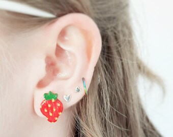 Strawberry earrings HANDMADE hand painted | Cute | polymer clay | food | Japanese | stud | jewellery