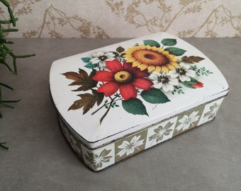 Vintage floral tin, with sunflower and red and white flowers, cookie jar, candy box, trinket box, marked 'made in Gr. Britain'.