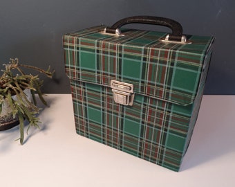 Vintage vinyl storage case for single records, 45 rpm, record holder with green Scottish Tartan print, storage box, 60s.