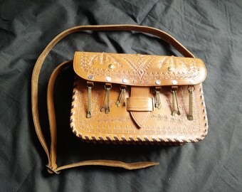 Tooled latigo leather shoulder bag, handbag, ladies leather bag,vintage 70s bohemian, western style, saddle leather , hippie