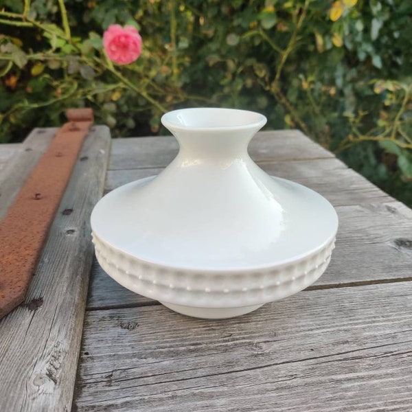 Vintage 70s space age vase, white porcelain, white UFO vase