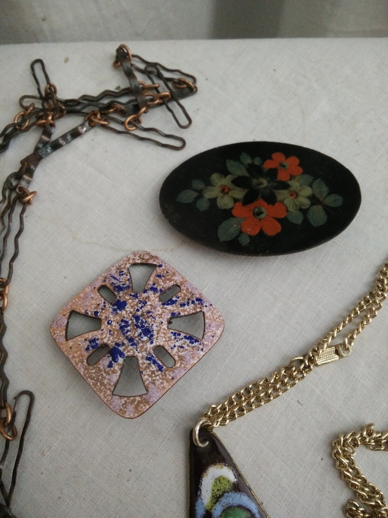 70s space age Pendants Copper enamel necklaces and brooches mid century modern 60s fashion perli Bunge era