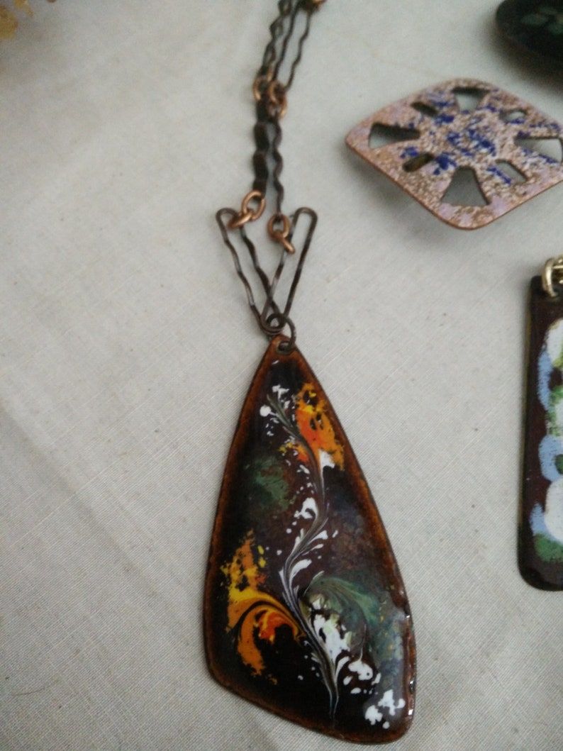 70s space age Pendants Copper enamel necklaces and brooches mid century modern 60s fashion perli Bunge era
