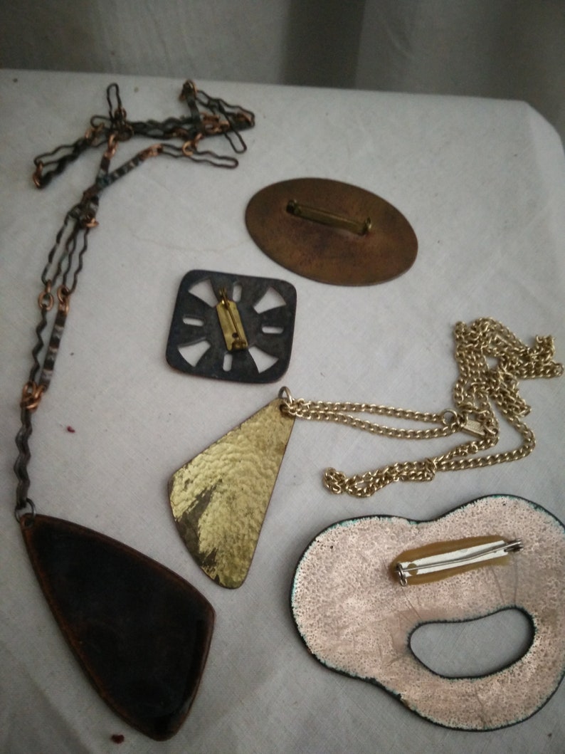 70s space age Pendants Copper enamel necklaces and brooches mid century modern 60s fashion perli Bunge era