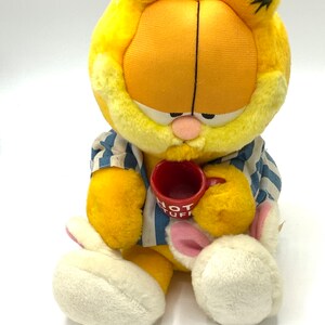 Gorgeous collectible and Vintage Garfield with coffe, hot stuff, animal, chef, pj, rabbit.