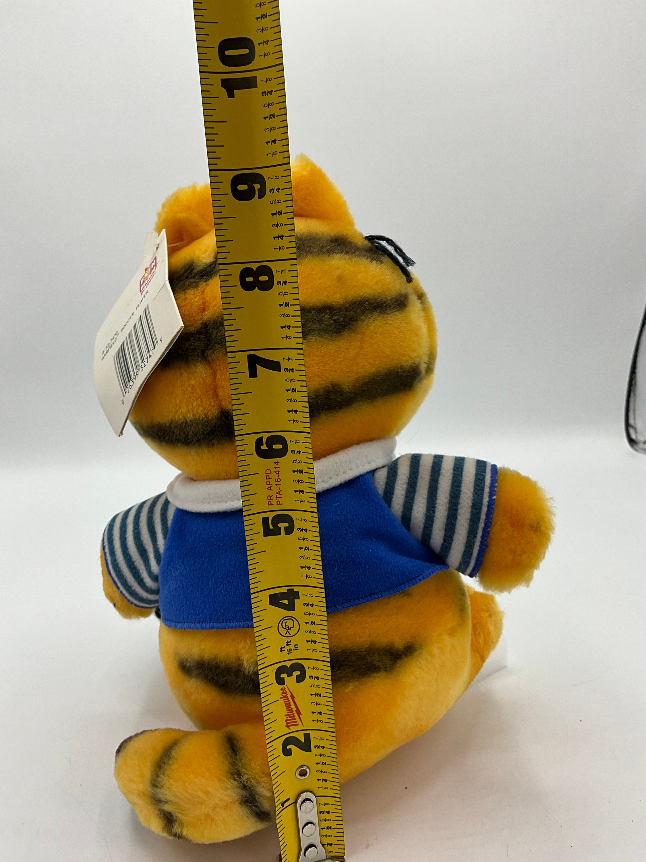 Gorgeous Collectible and Vintage Garfield is Playing Soccer Gorgeous Collectible and Vintage Garfield is Playing Soccer