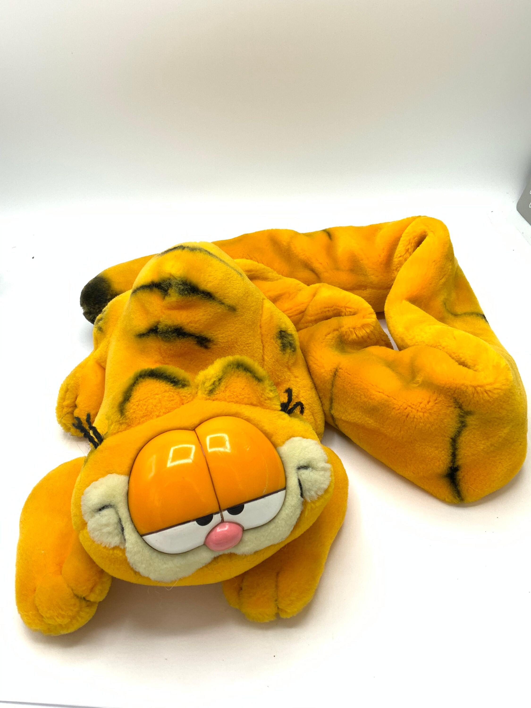 Gorgeous Collectible and Vintage Stuffed Garfield With Long