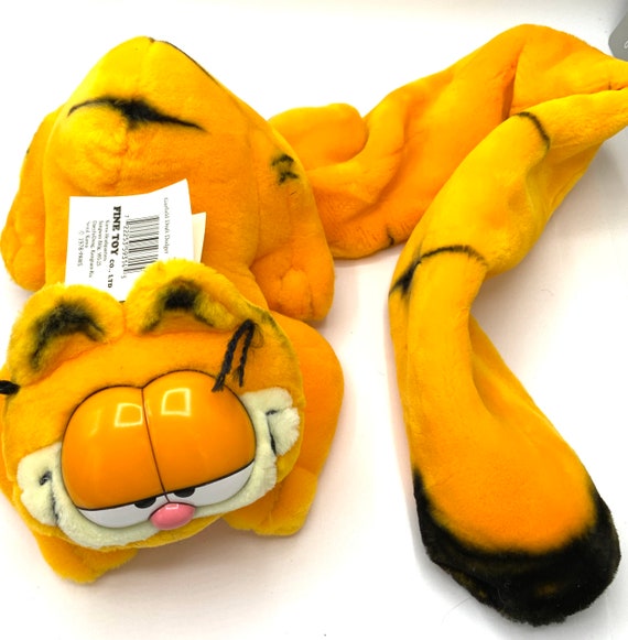 Gorgeous Collectible and Vintage Stuffed Garfield With Long Tail