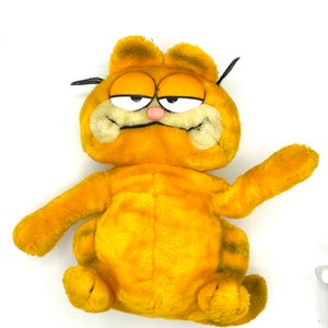 Gorgeous collectible and vintage stuffed Garfield with, cat.