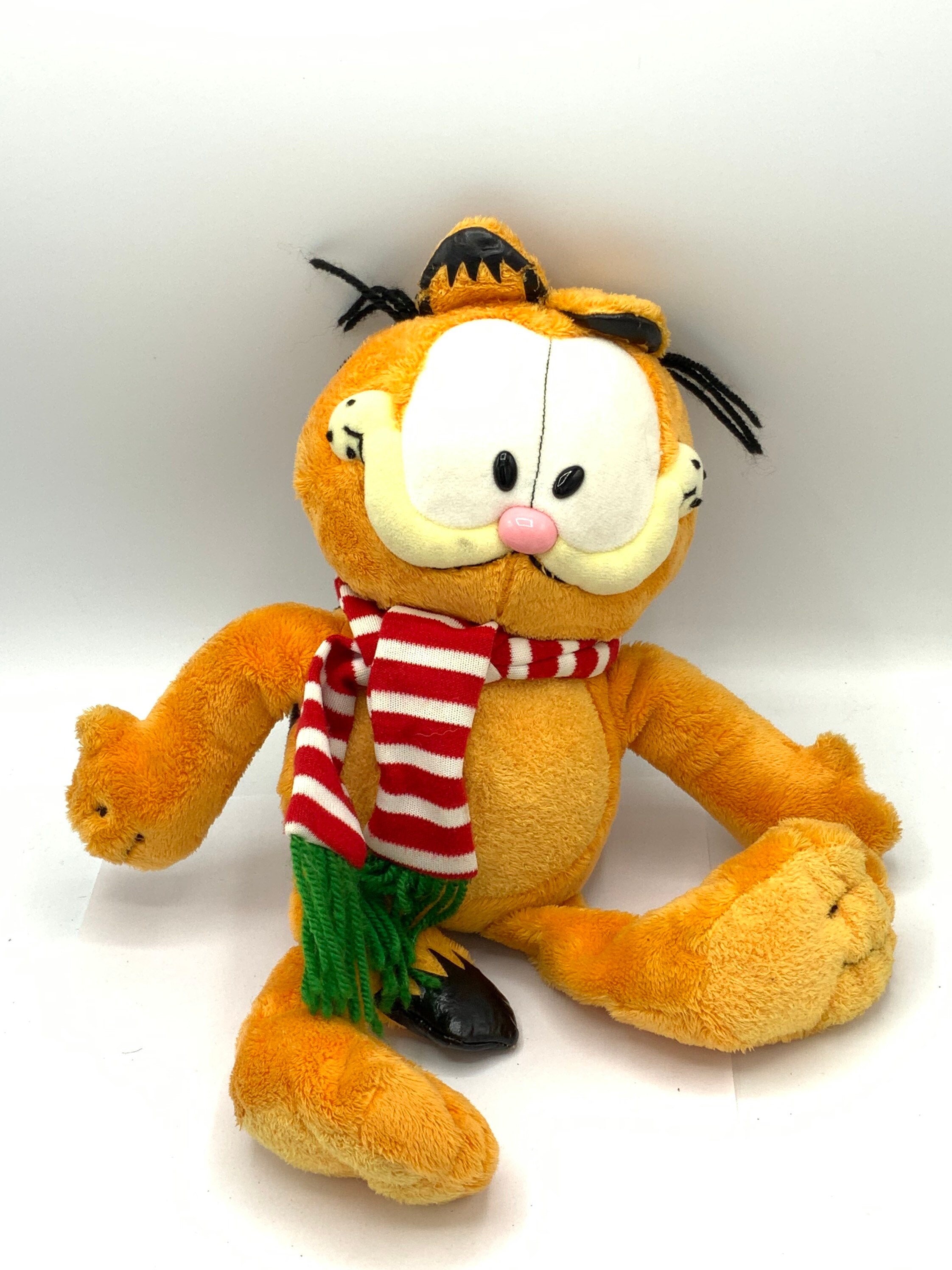 Gorgeous Collectible Vintage Stuff Garfield With a Scarf , Push
