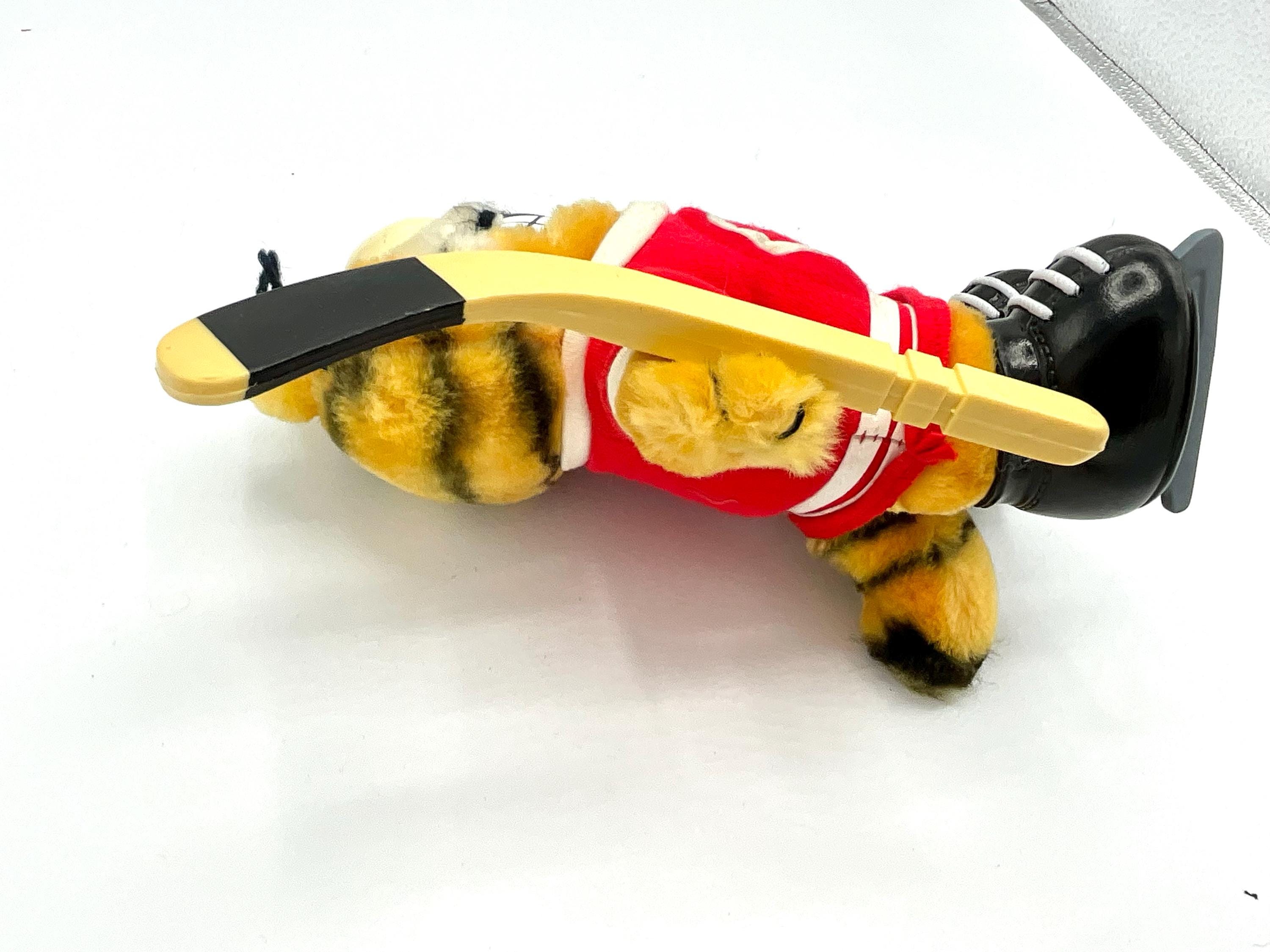 Gorgeous Collectible and Vintage Garfield as Hockey Player
