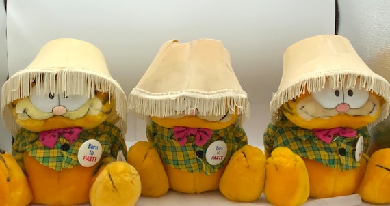 Gorgeous Collectible and Vintage Garfield Lampshade Stuffed Animal
