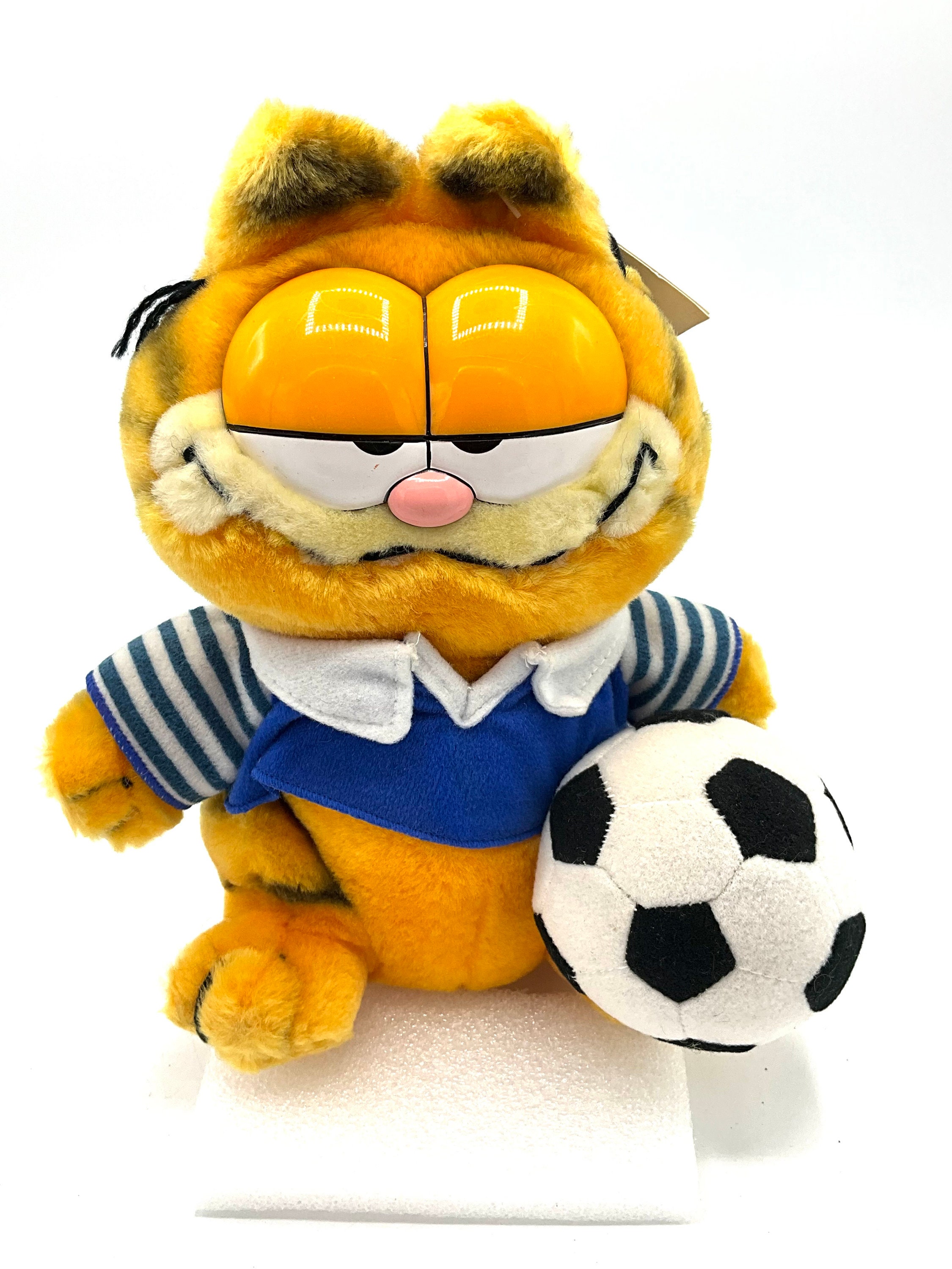Gorgeous Collectible and Vintage Garfield is Playing Soccer Gorgeous Collectible and Vintage Garfield is Playing Soccer