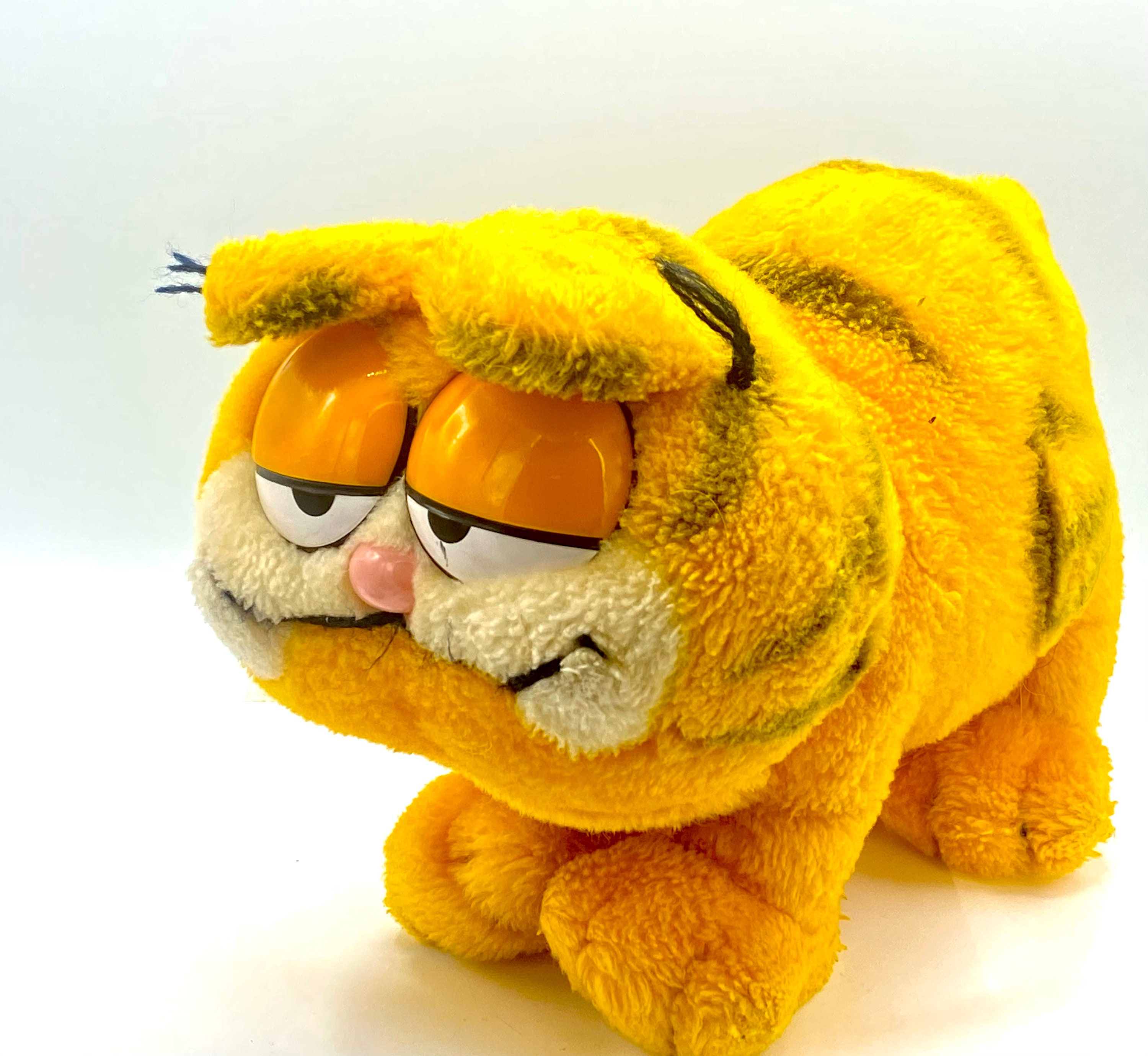 Gorgeous Collectible and Vintage Stuffed Animal 12” Garfield. Cat