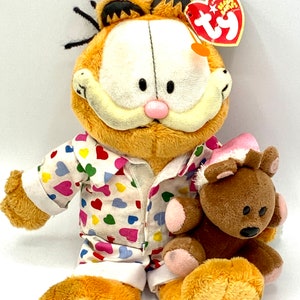 Gorgeous Collectible and Vintage Garfield With Close Pooky