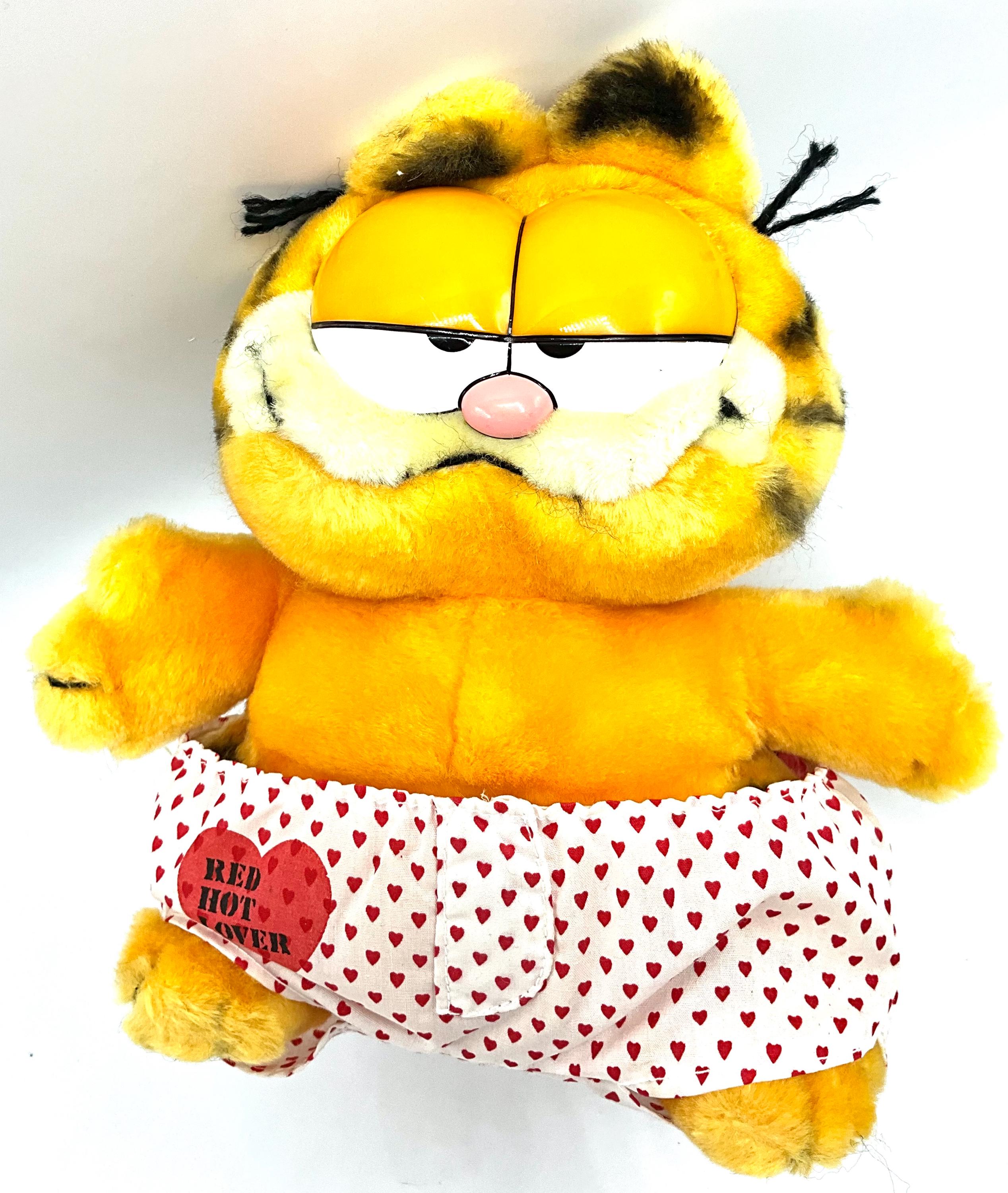Gorgeous Collectible and Vintage Garfield With Heart Underwear