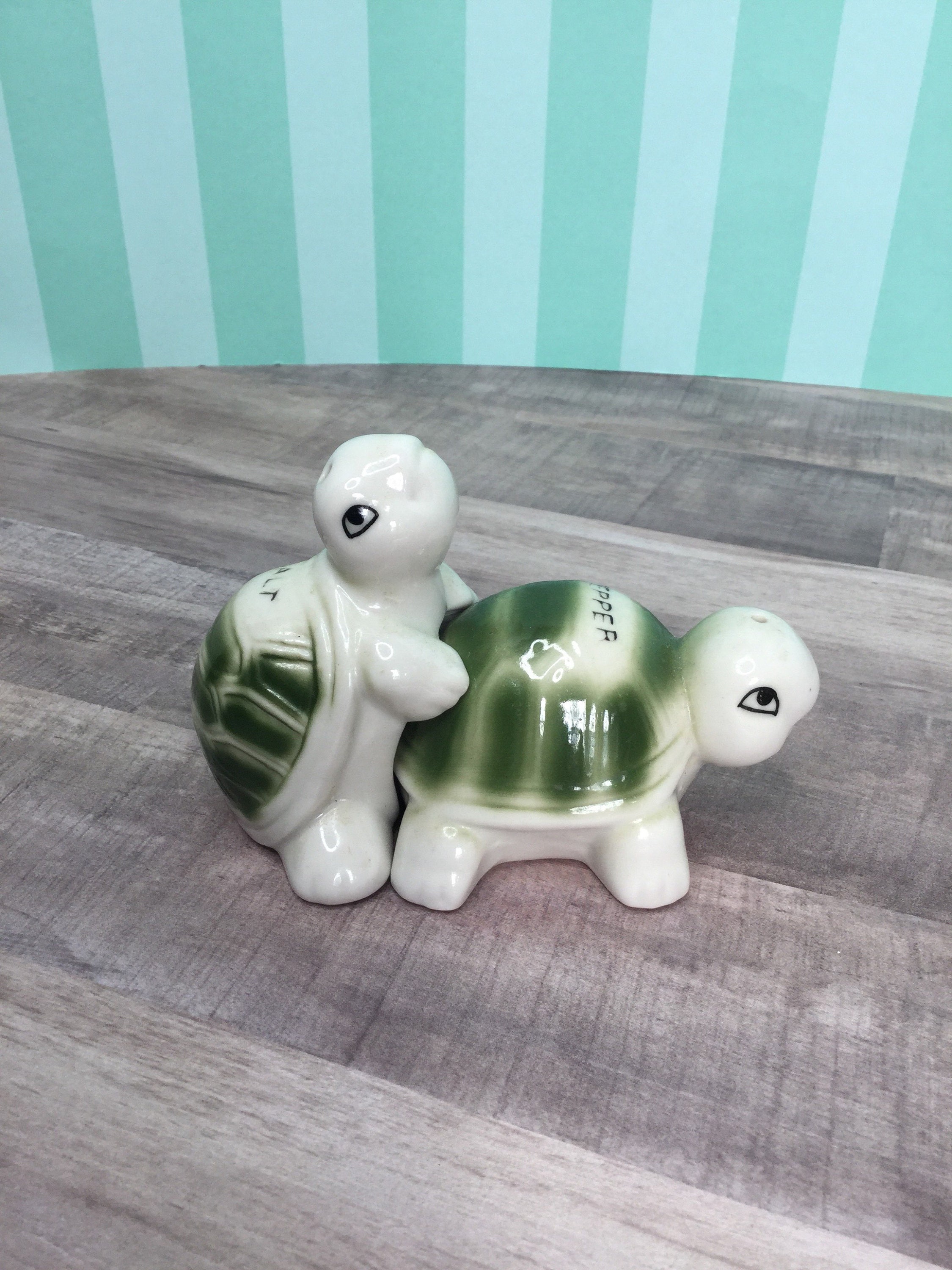 Vintage Pair of Turtle Salt and Pepper Shakers Collectibles Art