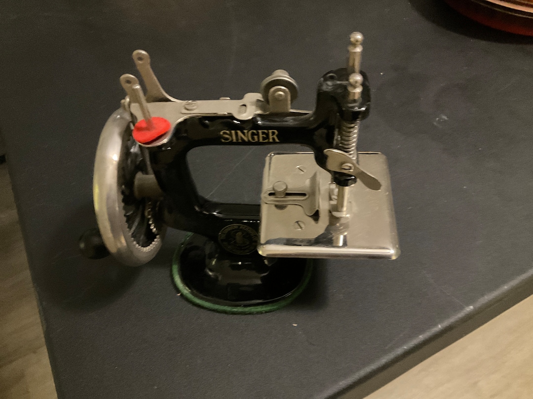 Beautiful Vintage Childs Singer Sewing Machine With Box Etsy
