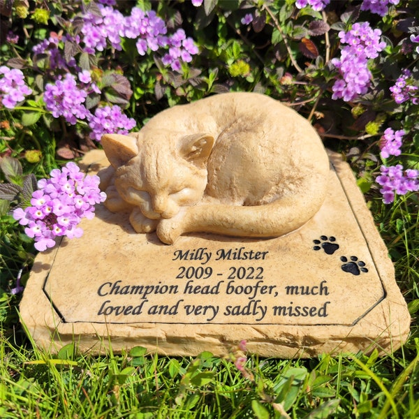 Pierres tombales commémoratives de chat avec une statue de chat endormi, Pierres tombales de jardin de chats, pierres tombales gravées avec le nom d'un chat