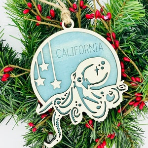 personalized octopus ornament handmade, beach wedding favors for guests, coastal Christmas ornament wood, octopus gifts, nautical Christmas