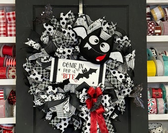 Come In For a Bite Bat Halloween Wreath, Wreath Kit