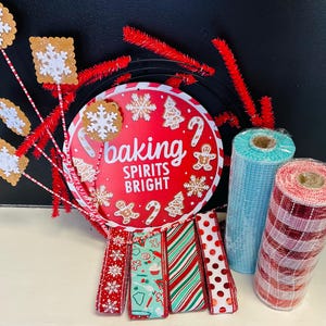 ¡Espíritus de repostería brillantes! Kit de corona navideña de invierno para hacer tú mismo.