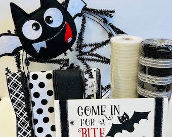 Come in For a Bite! Halloween Bat Wreath Kit, Halloween Wreath Kit, DIY Wreath Kit, Wreath Kit