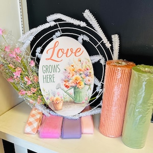 Love Grows Here Everyday DIY-kransset met bloemen