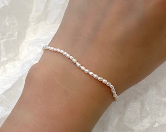 2-2.5mm freshwater pearls bracelet • Elastic bracelet • Elastic anklet • Tiny pearls • Bridesmaid gift • Minimal jewelry • Gift for her