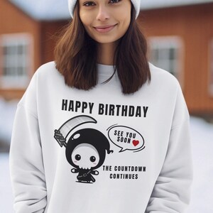 面白い誕生日、ハッピーバースデーユニセックスクルーネックスウェットシャツ、友達へのプレゼント、誕生日プレゼント、誕生日スウェットシャツ、誕生日プレゼントのアイデア