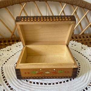 Vintage Wooden Pyrography Hinged Box | Made in Bulgaria | Keepsake Box bild 8