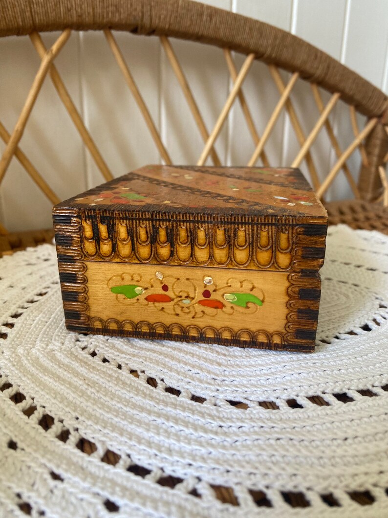 Vintage Wooden Pyrography Hinged Box | Made in Bulgaria | Keepsake Box bild 6