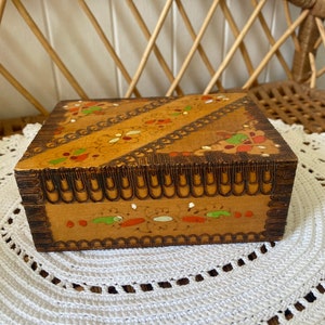 Vintage Wooden Pyrography Hinged Box | Made in Bulgaria | Keepsake Box bild 2