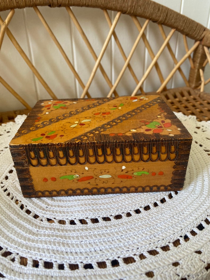 Vintage Wooden Pyrography Hinged Box | Made in Bulgaria | Keepsake Box bild 2