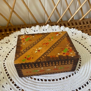 Vintage Wooden Pyrography Hinged Box | Made in Bulgaria | Keepsake Box bild 1