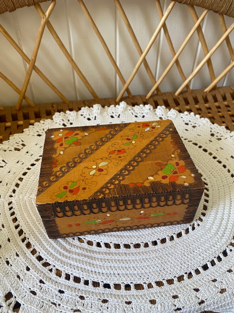 Vintage Wooden Pyrography Hinged Box | Made in Bulgaria | Keepsake Box bild 1