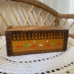 Vintage Wooden Pyrography Hinged Box | Made in Bulgaria | Keepsake Box bild 5