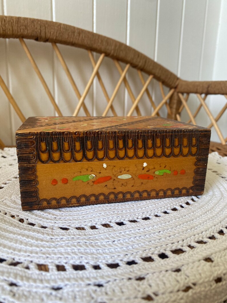 Vintage Wooden Pyrography Hinged Box | Made in Bulgaria | Keepsake Box bild 5