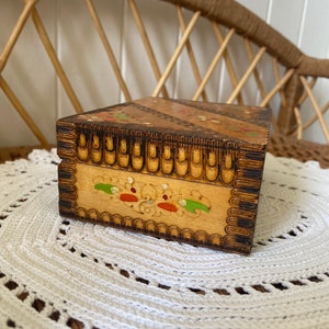 Vintage Wooden Pyrography Hinged Box | Made in Bulgaria | Keepsake Box bild 4