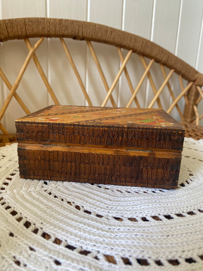 Vintage Wooden Pyrography Hinged Box | Made in Bulgaria | Keepsake Box bild 9