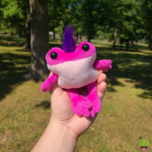 Berry - Mini Frog - Fantasy Creature - OOAK Art Doll - Creepy Cute - Frog Plush - GobblyGorks