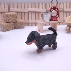 Miniatur häkeln weicher Hund winzigen Dackel Amigurumi Puppenhaus Haustier Geschenk für Puppe Mini Tier Sammlerstück