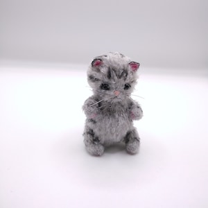 ミニチュア トラ猫 ミニグレー猫 ドールハウス ペット 小さな柔らかい子猫 テディ 動物 人形へのギフト コレクション おもちゃ