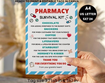 Puede incluir: Una etiqueta rectangular de Kit de Supervivencia de Farmacia con un borde a rayas azules y blancas. La etiqueta incluye el texto "Pharmacy Survival Kit" y enumera elementos como chocolate, Snickers, café, Lifesavers, Starburst y Hershey's Kisses. El tamaño de la etiqueta es de 9,5 cm x 12,7 cm y 12,7 cm x 17,8 cm.