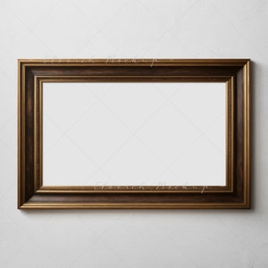 K&ouml;nnte beinhalten: Ein brauner Holzrahmen mit goldener Verzierung. Der Rahmen ist leer und bereit f&uuml;r ein Foto oder ein Kunstwerk.