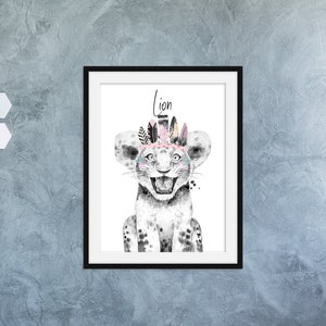 Leone Safari con piuma rosa - Nursery Print