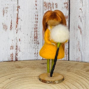 Pusteblume, Blumenkind, Mädchen mit Pusteblume, Waldorf inspiriert, Geschenk, Geburtstag, Tischschmuck, Jahreszeitentisch, Filz, filzen,