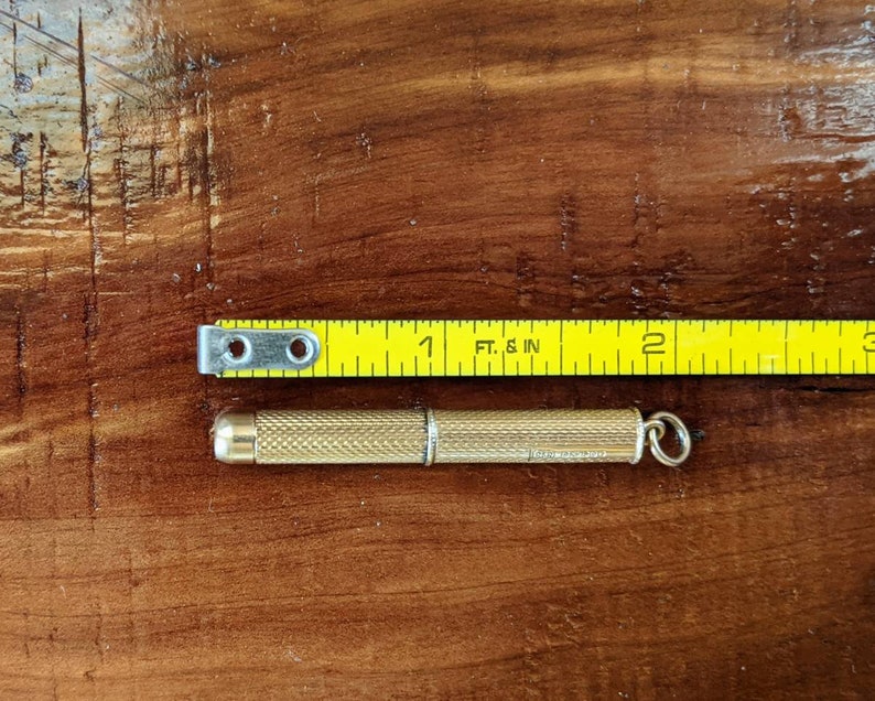 This rare 9K solid gold retractable toothpick—a unique and sophisticated blend of functionality and refinement. making a perfect gifts for luxury EDC (everyday carry) enthusiasts, or those who appreciate unconventional fine jewelry. This handcrafted piece merges discreet utility with old-world craftsmanship.  An unforgettable conversation starter for fans of unique gadgets, historical pocket accessories.
