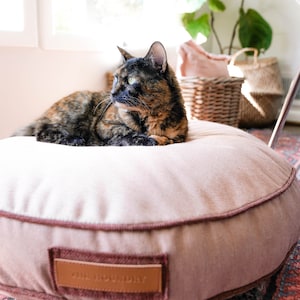 Round Bed in Rosie Retriever // Designer Dog Bed for Small to X-Large Dogs // Modern Blush Pet Bed // Durable Sunbrella Fabric