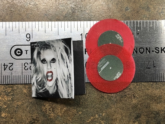 Lady Gaga Born This Way Pride Collection 1:12 in miniatura album in vinile  -  Italia